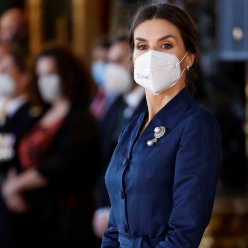 الملكة ليتيزيا ترتدي بروش الملكة إينا Queen Ena's brooch