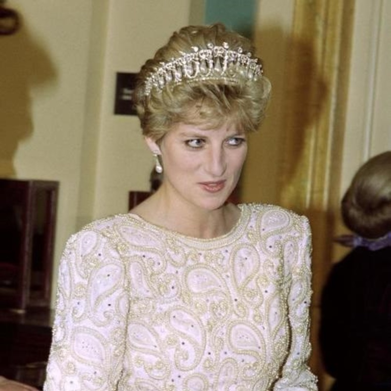 تاج الأميرة ديانا عقدة العشاق Cambridge Lover's Knot المفضل لديها
