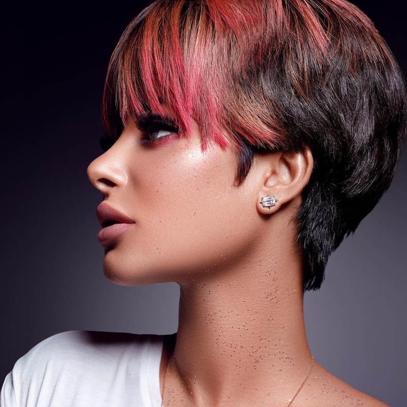 تسريحات شعر عصرية للصبايا مستوحاة من إطلالات غدير سلطان