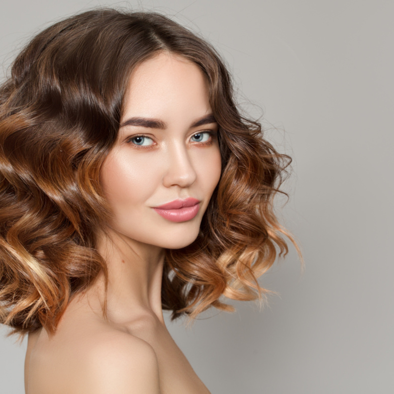 التموجات الطبيعية وأهم تسريحات شعر عصرية