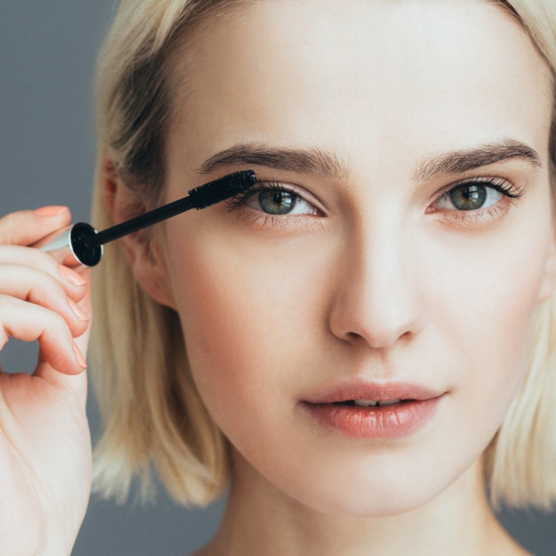 طريقة تحضير سيروم طبيعي لتطويل الرموش والحواجب