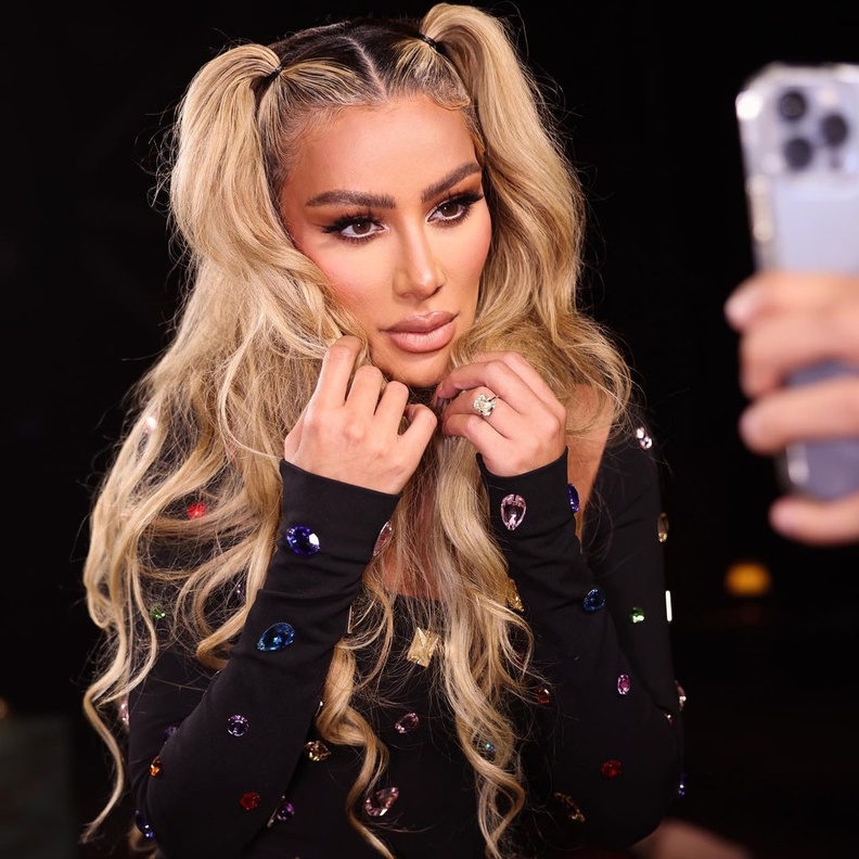 تسريحات شعر عصرية مع مايا دياب - الصورة من حسابها على انستغرام