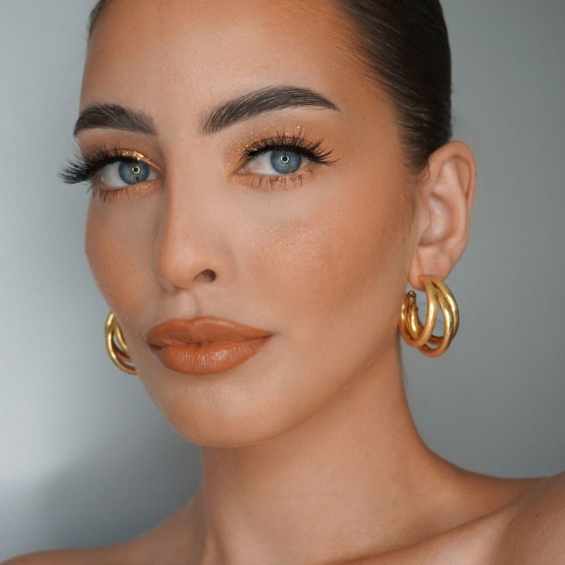 حيل مكياج لـ نحت الوجه ورفع الوجنتين - من حساب مدونة الجمال daphne  على انستغرام