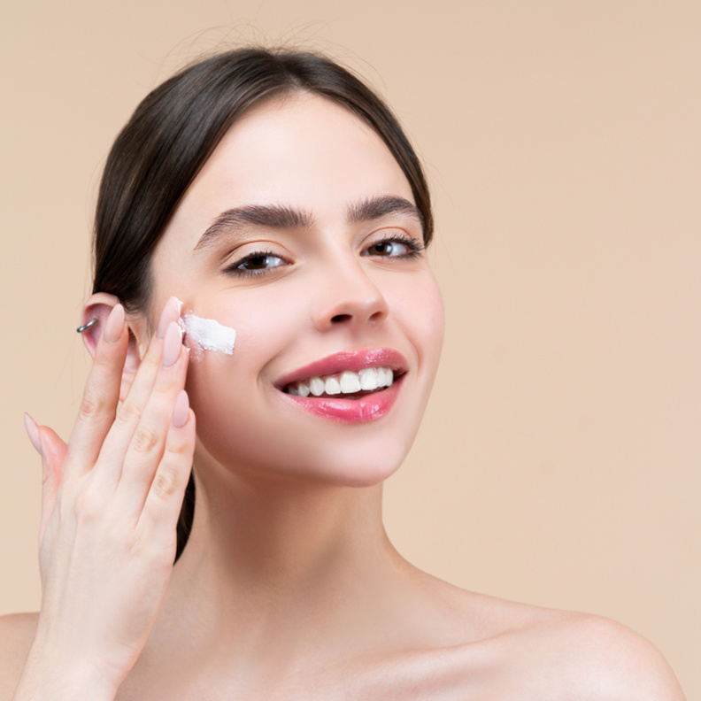 خلطات طبيعية لترطيب الوجه