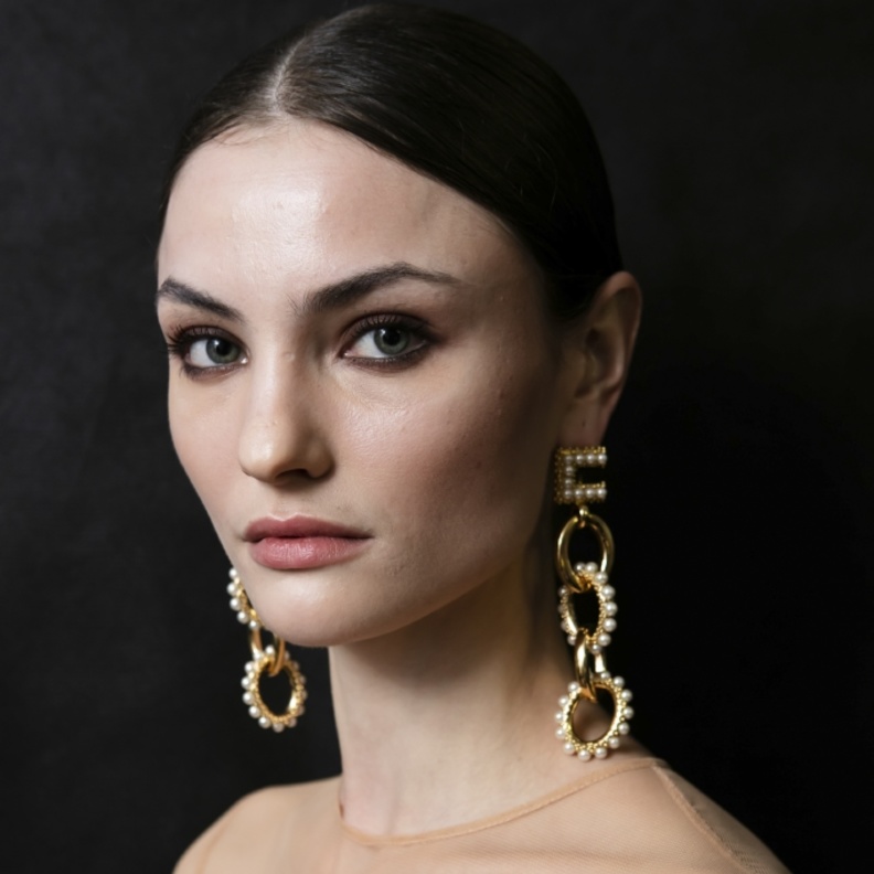 مكياج شتوي وبني مع الايلاينر من وحي Elisabetta Franchi