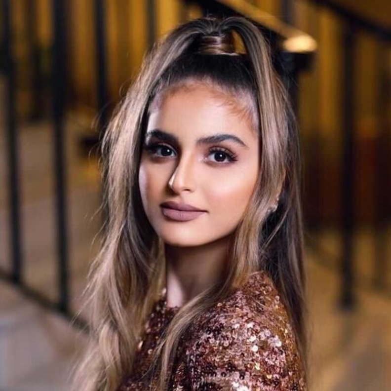 تسريحات شعر ناعمة ومميزة للمراهقات من وحي حلا الترك