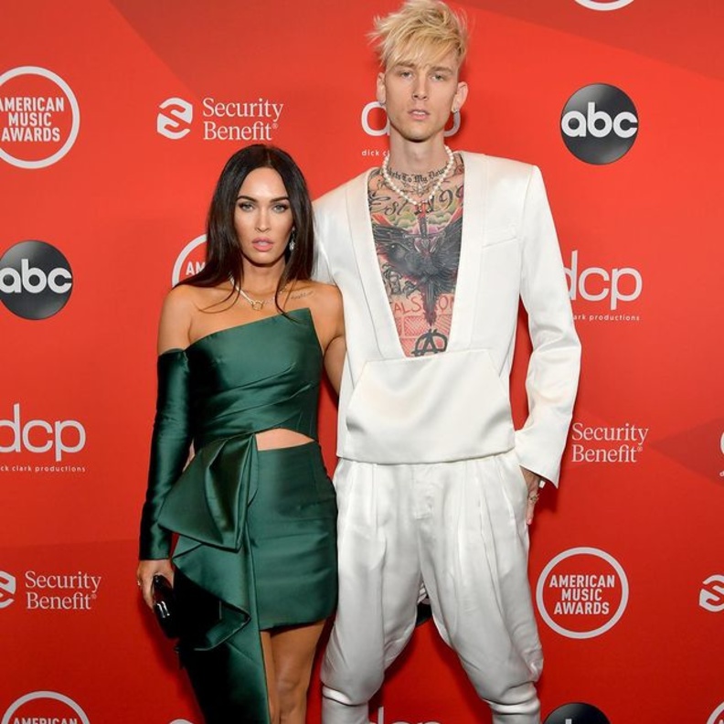 ميجان فوكس تعلن خطبتها لـ ماشين غان كيلي 