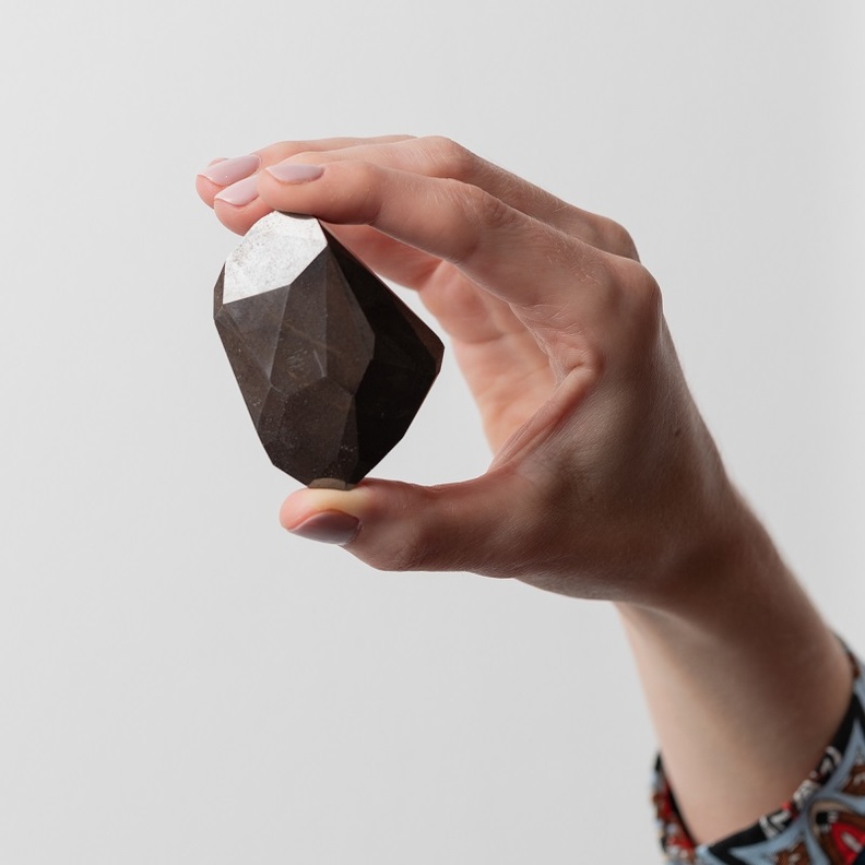 ماسة سوداء غامضة في مزاد Sotheby's