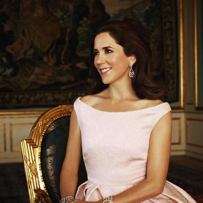 مجوهرات سيدات العائلة المالكة الدنماركية بمناسبة اليوبيل الذهبي للملكة مارغريت