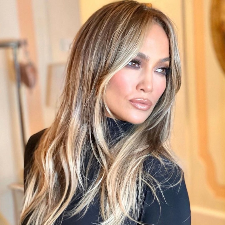 طريقة تكبير الشفاه الرفيعة بالمكياج بأسلوب جينيفر لوبيز