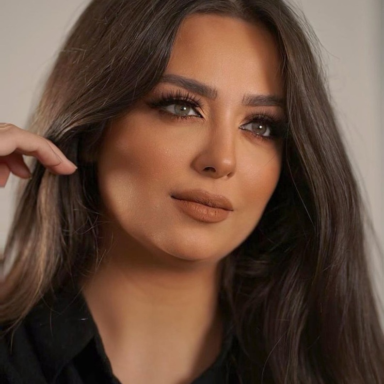 خطوات تطبيق مكياج ترابي دافئ من وحي هبة مجدي