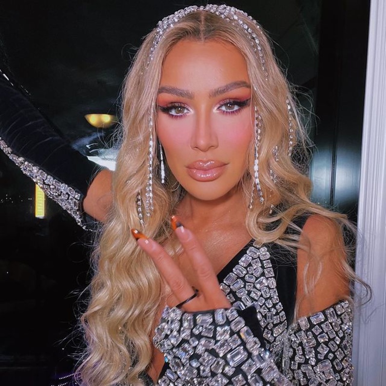 أبرز الصيحات الجمالية التي رافقت النجمات العرب مع بداية عام 2022