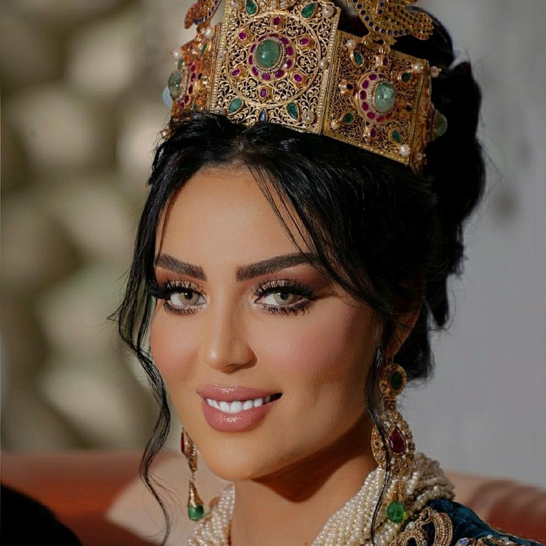  تفاصيل إطلالة شقيقة دنيا بطمة الجمالية في حفل زفافها