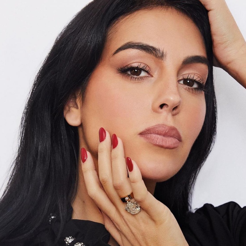  جورجينا رودريغيز بإطلالة جمالية ساحرة 