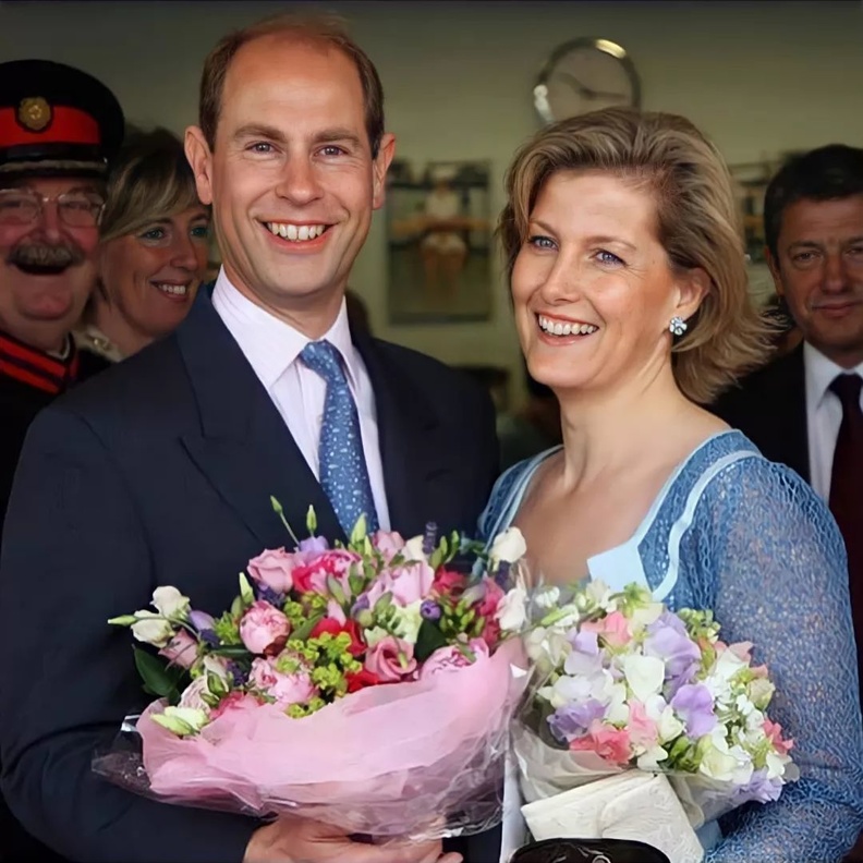 الأمير إدوارد وزوجته يطلبان عمالة جديدة في منزلهما في سري