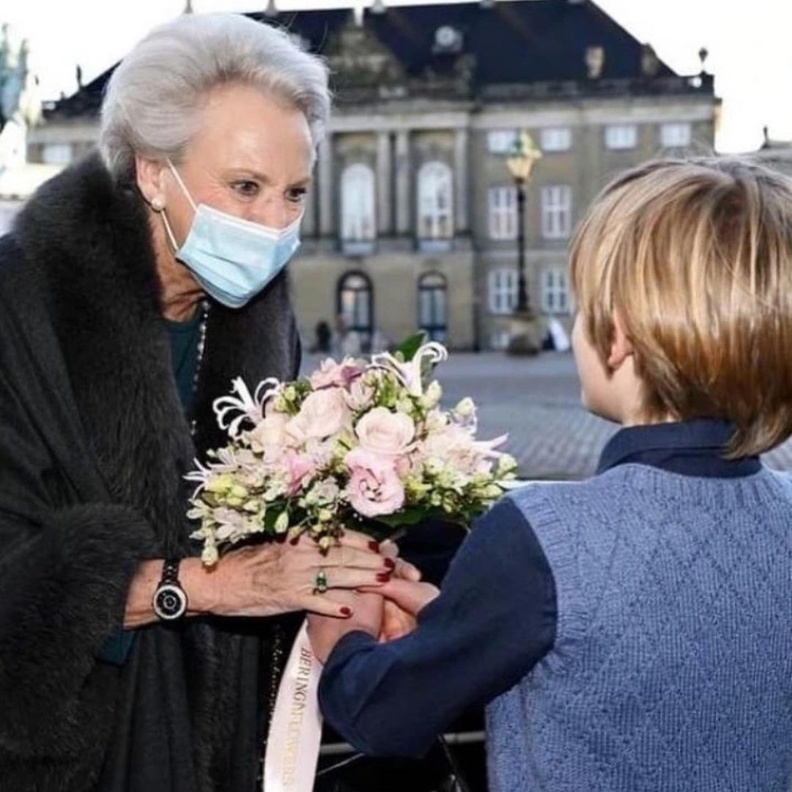 الملكة مارجريت تفتتح معرض "صندوق مجوهرات الملكة"