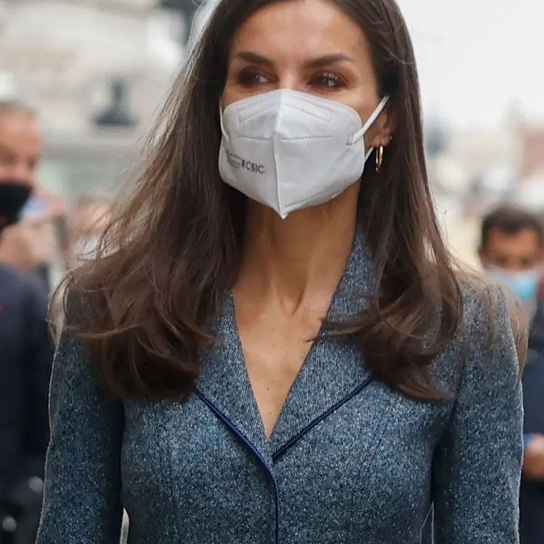 الملكة ليتيزيا تسلم ميداليات الأكاديمية الملكية الإسبانية