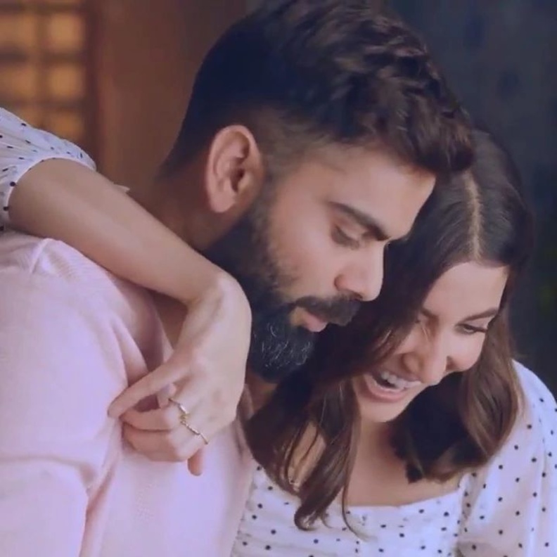 فيرات كولي وأنوشكا شارما يعلقان على أنباء تسرب صور لطفلهما