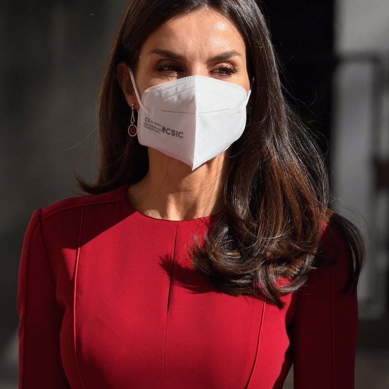 الملكة ليتيزيا تحضر العرض التقديمي لجوائز "لويس كارانديل" للصحافة