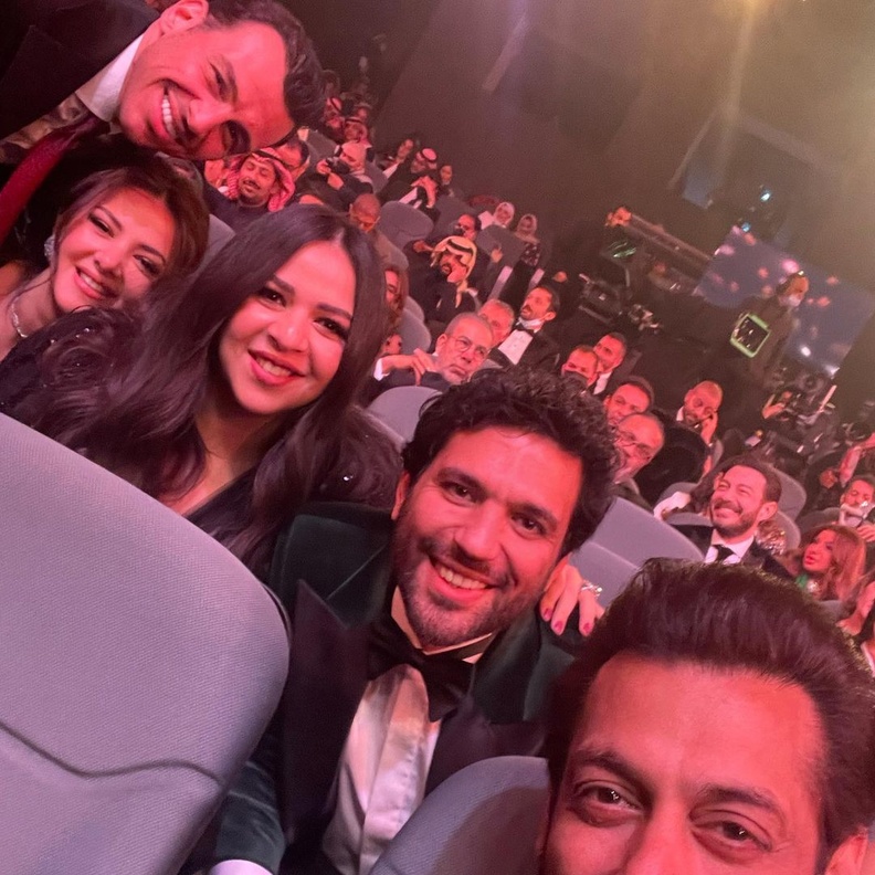 سلمان خان مع أسرة الراحل سمير غانم