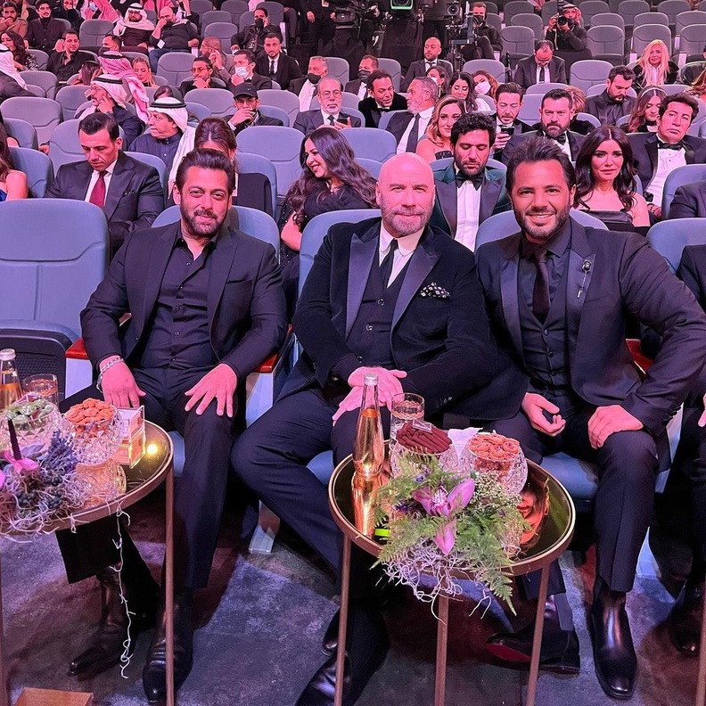 نيشان مع سلمان خان وجون ترافولتا 