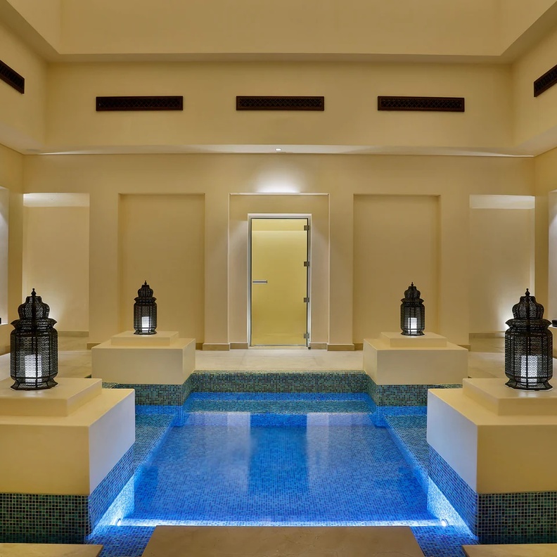 منتجع الوثبة الصحراوي.. أجواء ساحرة للاستجمام في صحراء أبوظبي الخلابة