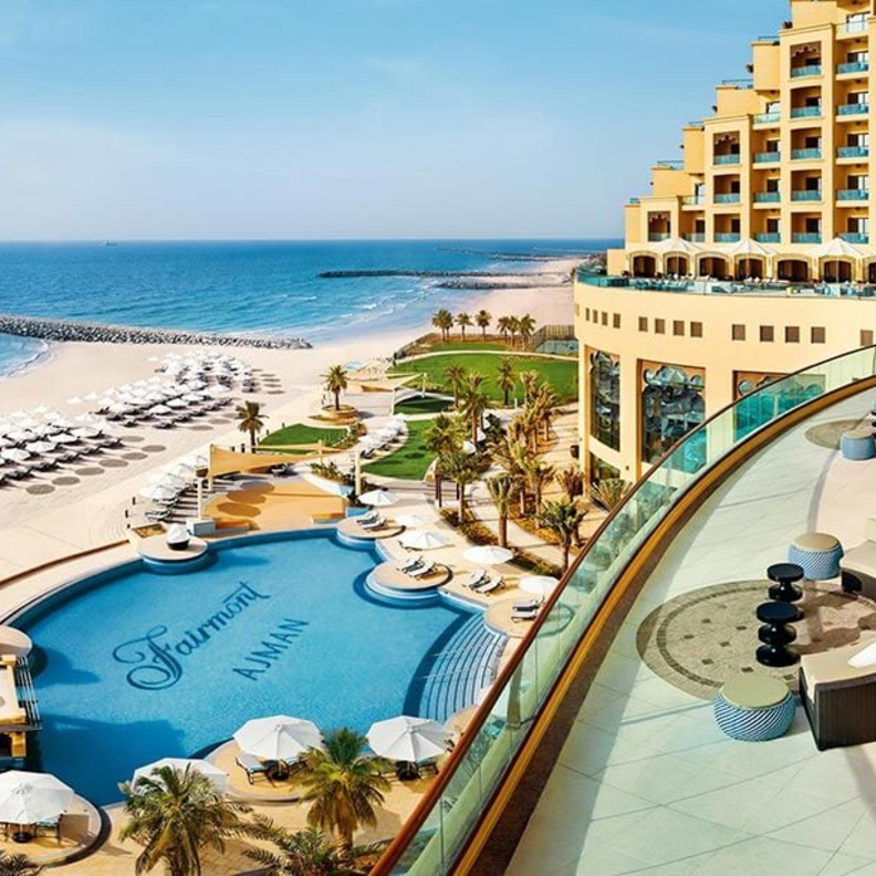 فندق فيرمونت عجمان.. وجهة مثالية للاستجمام على أمواج البحر الساحرة بالإمارات