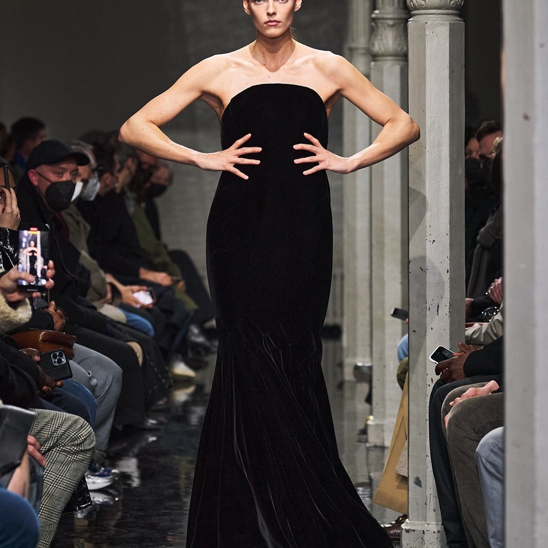 منحوتات بيكاسو تلهم بييتر موليير في مجموعة "علايا" لصيف وخريف 2022 