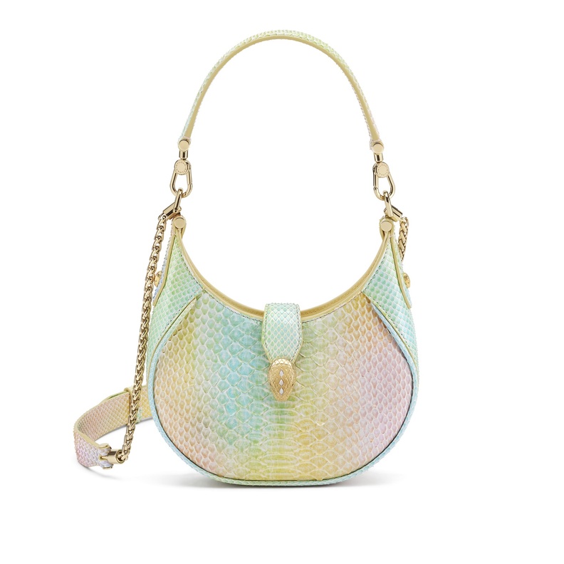 موديلات حقائب يد 2022 بألوان الباستيل من Bulgari