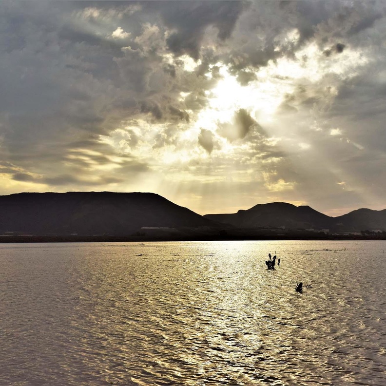 وادي غران.. أجواء شتوية ساحرة ولوحة طبيعية تجذب الأنظار