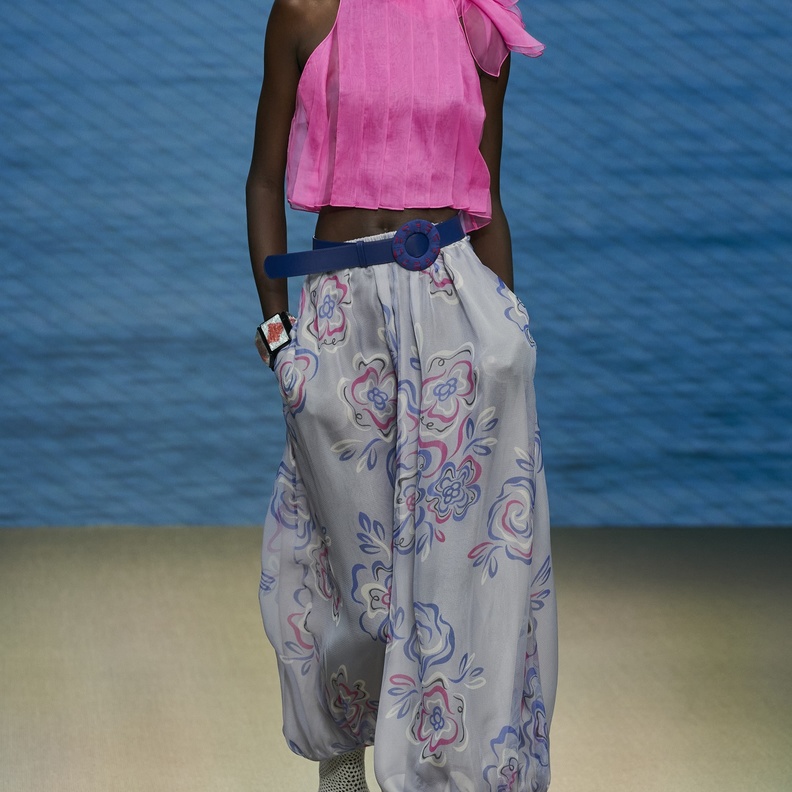 تنسيق السروال الواسع بأسلوب حيوي من Giorgio Armani