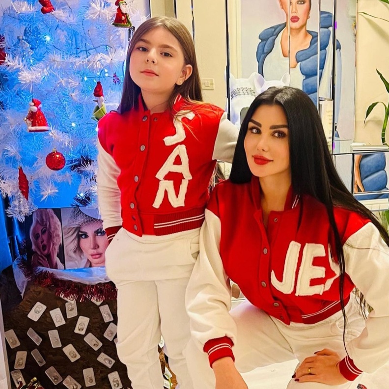 جيني اسبر وابنتها 