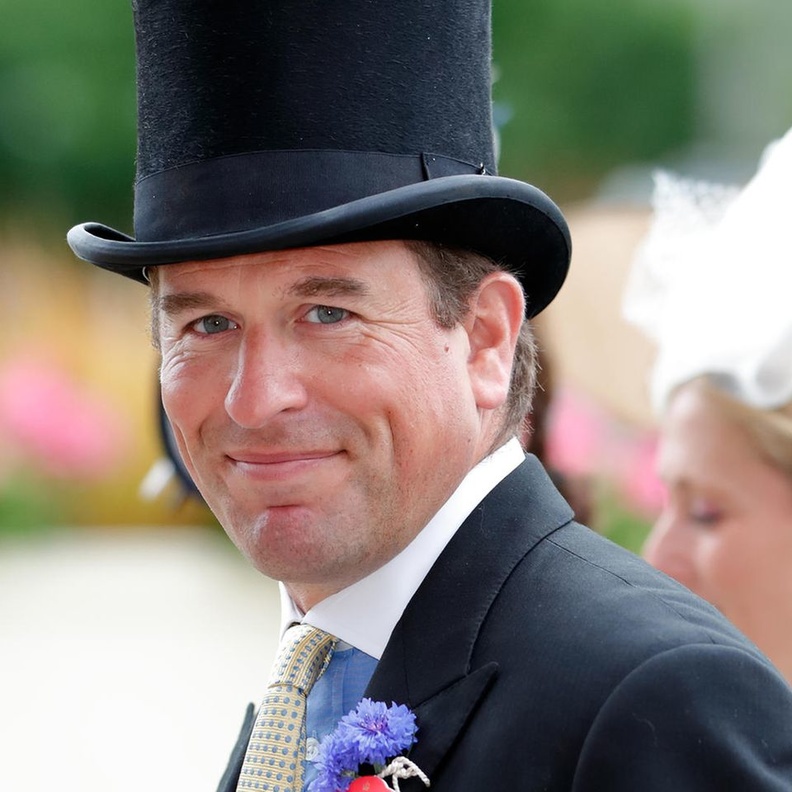 بيتر فيليبس يقدم صديقته للملكة