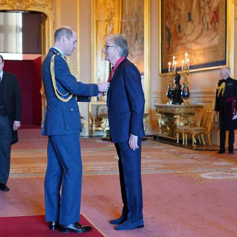 الأمير وليام يعود لاستئناف مهام عمله الرسمي بعد عطلة بداية العام بمراسم تقليد أوسمة ملكة