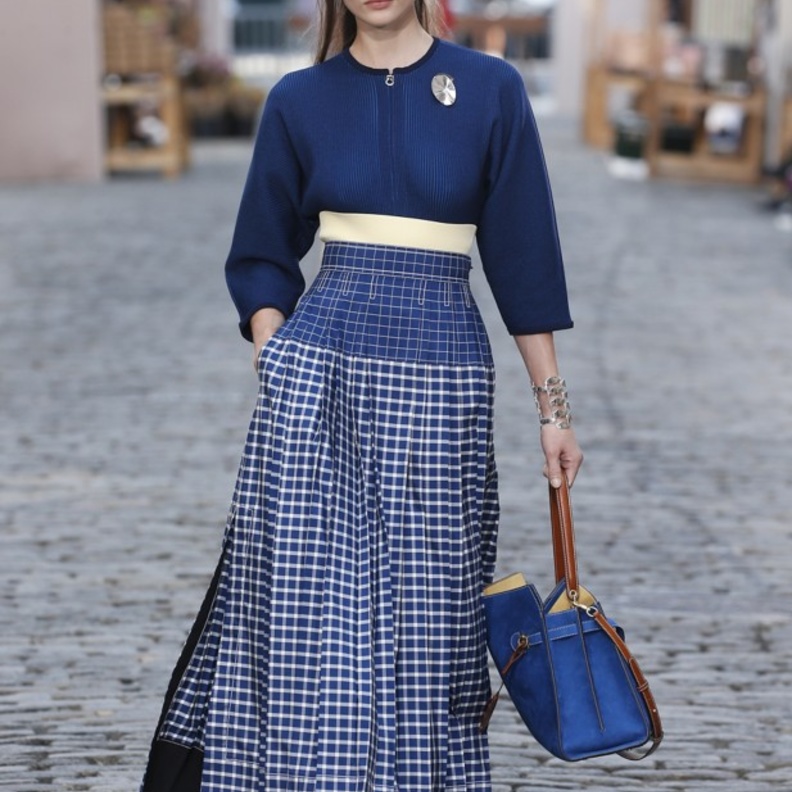 طرق تنسيق تنانير الكارو في ربيع 2022 بأسلوب شبابي ومتجدد