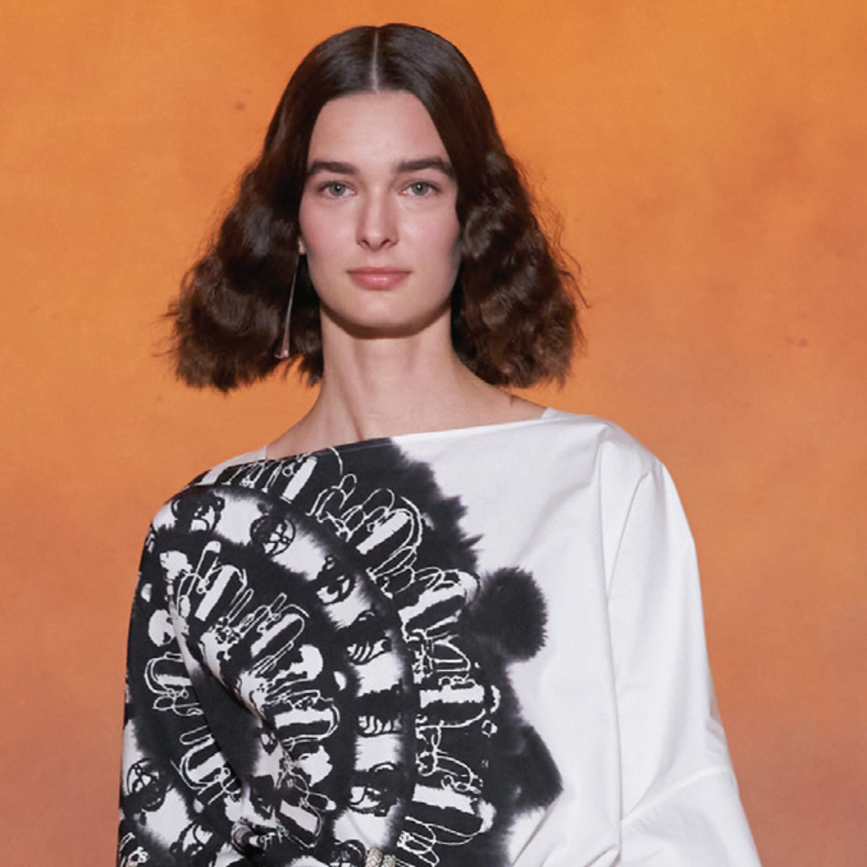 ساعات أبيض وأسود