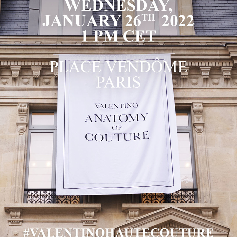 بث مباشر لعرض أزياء Valentino لربيع صيف 2022 من باريس