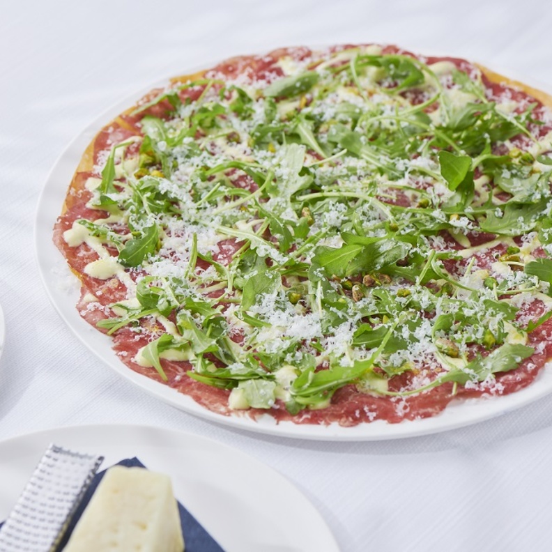 مطعم "بياتي باي ذا بيتش" المستوحى من ساحل أمالفي يترك بصمته على مشهد الطعام في دبي 