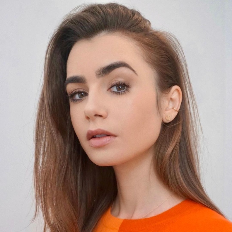 ليلي كولينز