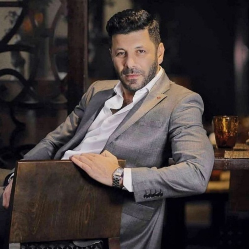 اياد نصار يتحدث ل هي عن عن تفاصيل فيلمه الجديد "الكاهن"