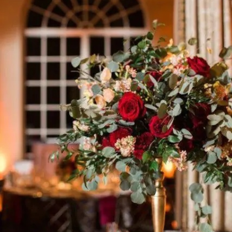 أروع أفكار ديكور طاولات الزفاف لحفلات الزفاف الشتوية