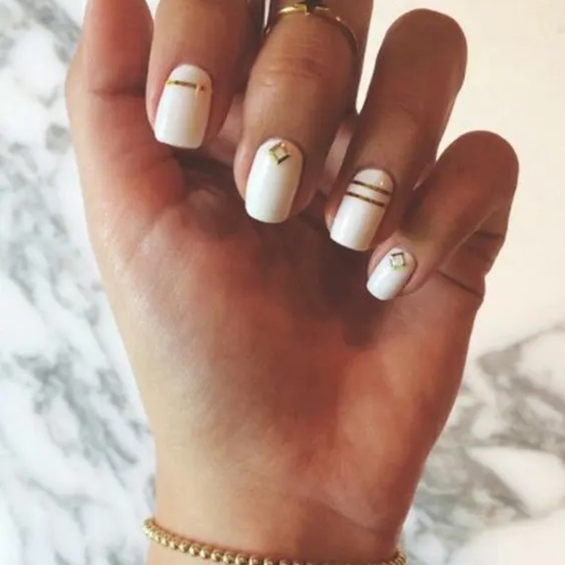 طلاء أظافر العروس