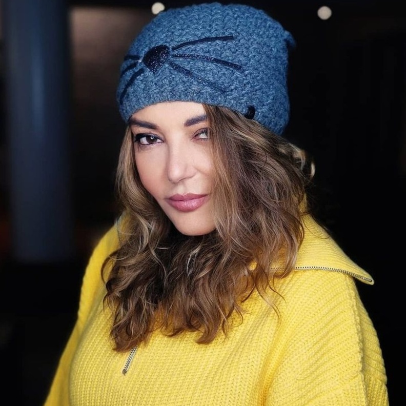  سميرة سعيد بتسريحة شعر شبابية شتوية مع بداية عام 2022