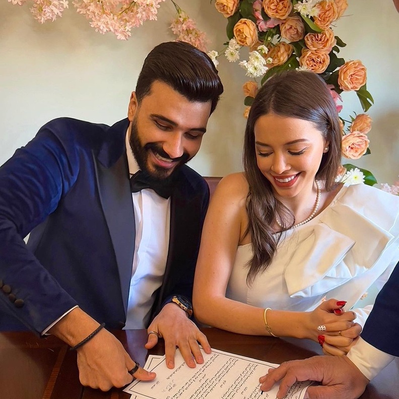 عفراء السطي تعلن خطوبتها على أحمد حسام