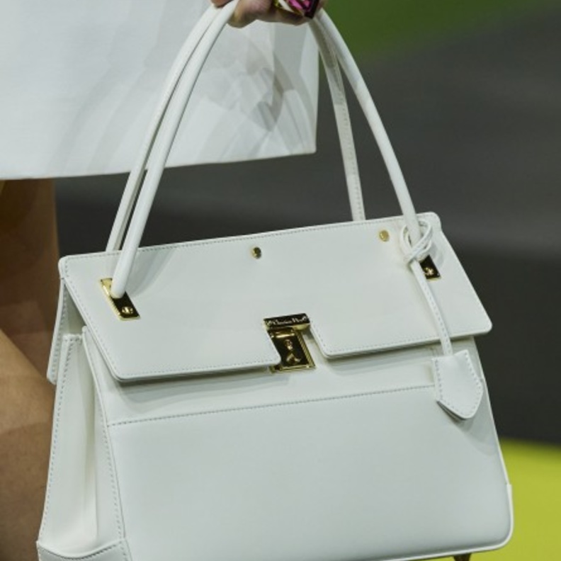 موديلات حقائب باللّون الأبيض من Christian Dior