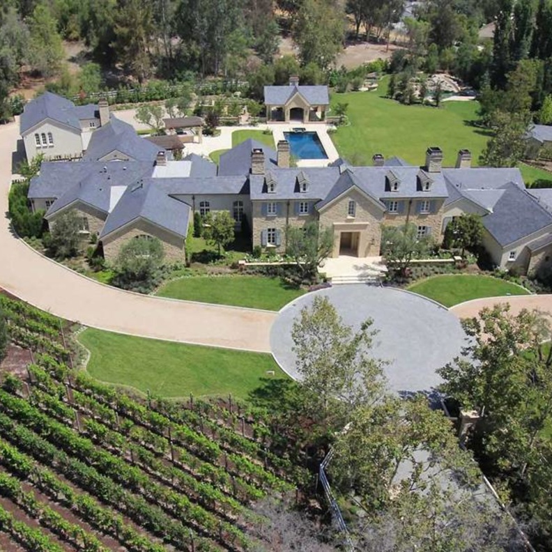 منزل كاني ويست في هيدن هيلز في لوس أنجلوس