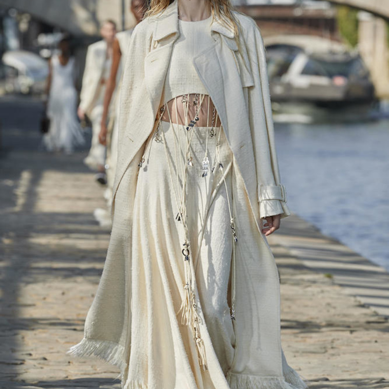 موديلات تنانير طويلة للمحجبات من عروض أزياء صيف 2022