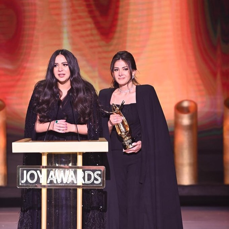 دنيا وإيمي سمير غانم