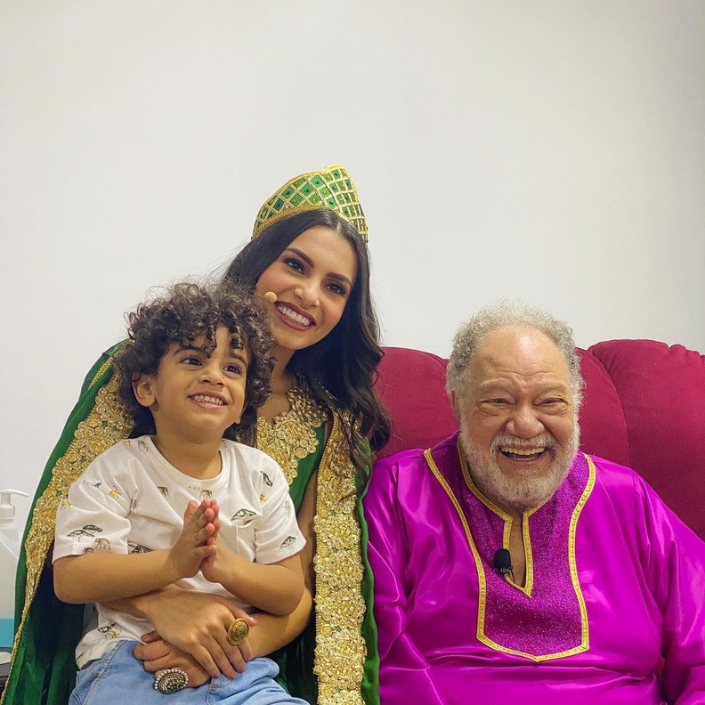 كارمن سليمان وابنها ويحيى الفخراني