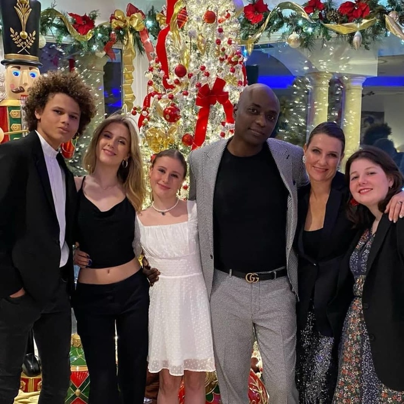 الأميرة مارثا لويز وبناتها يحتفلون بعطلة العام الجديد في لوس أنجلوس